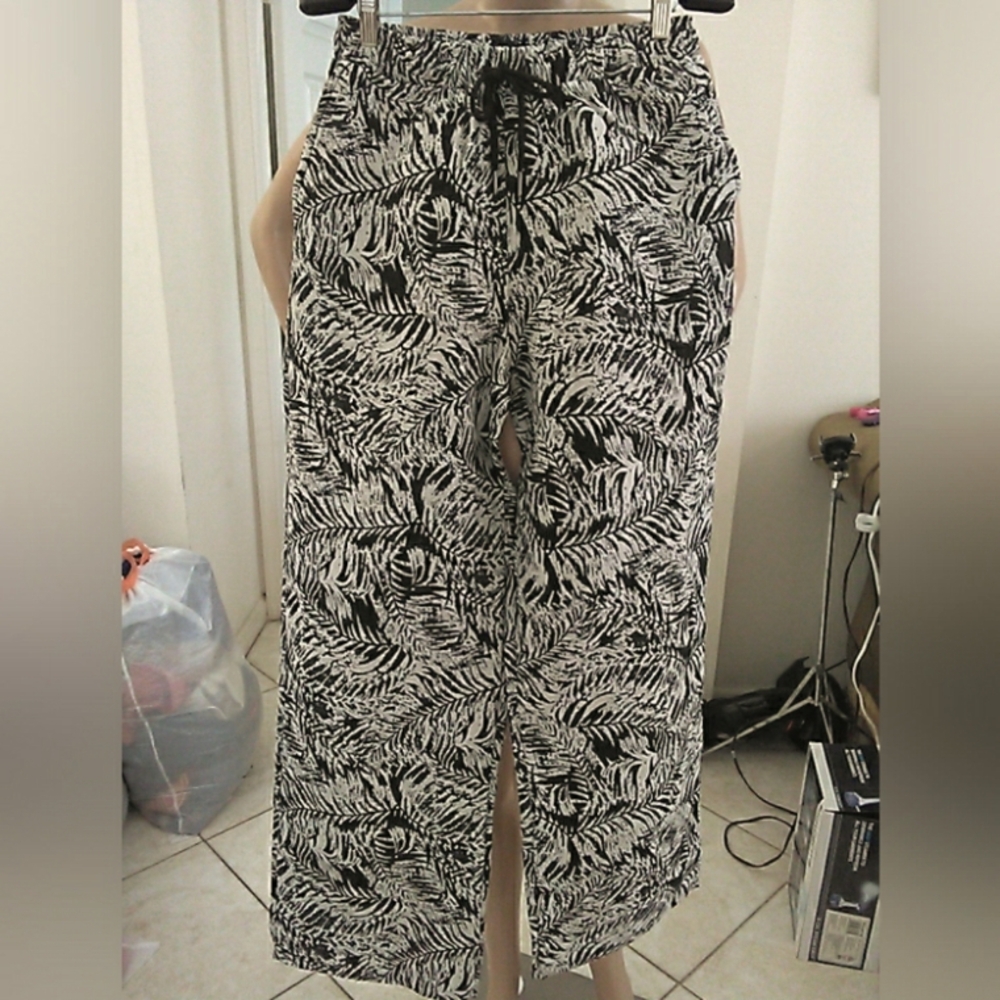 BNWT BLACK & CREAM Leaf Print Pants BY PRETTY LITTLE THING SZ. 4 JOGGERS WIDELEG